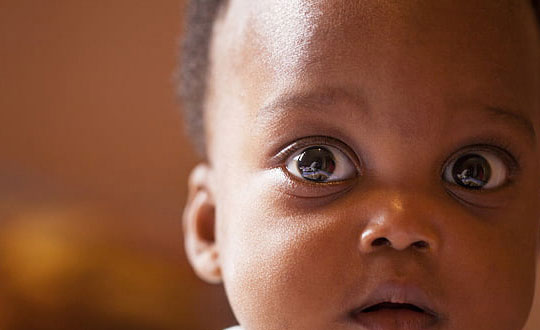  01、好聽時(shí)尚的男孩名字可借助字形起名  人有高矮胖瘦、字也有。中國的漢字是象形文字,本身來自于圖畫,對(duì)事物的描述是直觀的,這是英文字母沒有的優(yōu)勢(shì),我們?cè)跒楹⒆悠鹈值臅r(shí)候可以借助于漢字的字形來達(dá)到拓展意境的作用。如一字瘦長(zhǎng)簡(jiǎn)單,用在人名中就給人出塵的感覺,例如:王恩一,紹一飛等等。  02、男孩取名男孩名字可按諧音的方式來起名  起名的第一步,流傳度較廣的成語,或者是詩詞,從中找到合適的較為經(jīng)典的詞語,第二步、按諧音法來進(jìn)行配對(duì),如馮姓,可取馮原。取左右逢源的意思。  03、好聽時(shí)尚的男孩名字應(yīng)用美好事物聯(lián)想法起名  美好的事物就是一想起來就讓人心情舒暢的東西,如明月、清風(fēng)、木屋、大海、玫瑰等等。所以在起名字的時(shí)候可以在名字中加入這些美麗的東西,讓我們的名字與眾不同。   孩子取什么名字,好聽時(shí)尚的男孩名字：源自古詩詞