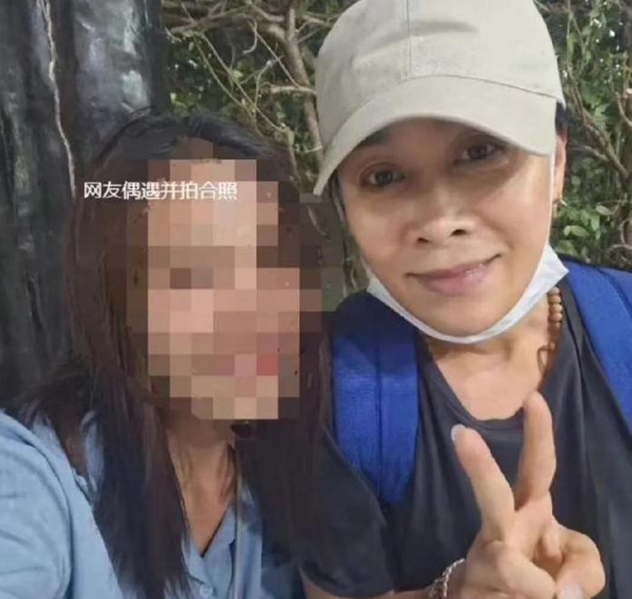 那英請辭音樂節后現身泰國度假，那英名字打分，解析