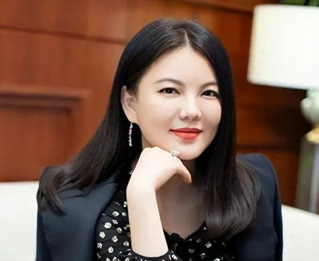 李湘宣布退休，李湘名字打分，解析