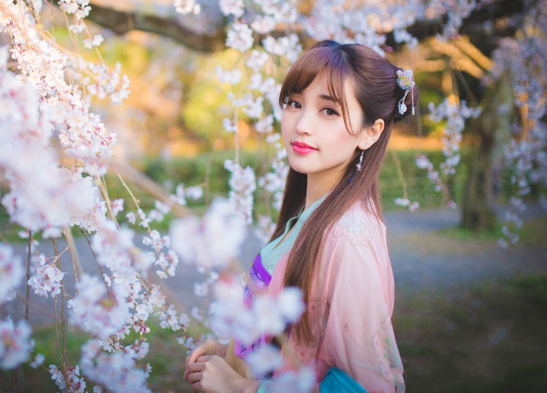 金莎帶00后男友上節目，金莎名字打分，解析