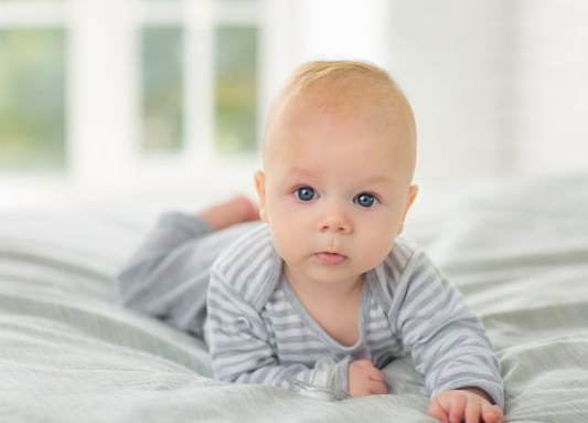 給蛇年男孩取名，推薦30個屬蛇特別吉利的男孩名字