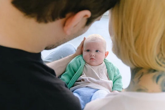男孩起名：何氏起名有涵養的名字男孩