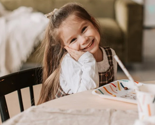 女孩起名：姓敖的女孩名字含詩意兩個字