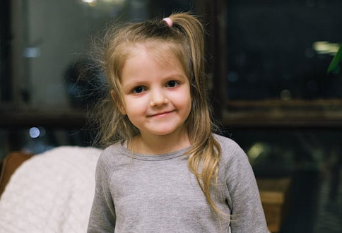 易姓起名,易姓高貴女孩的名字